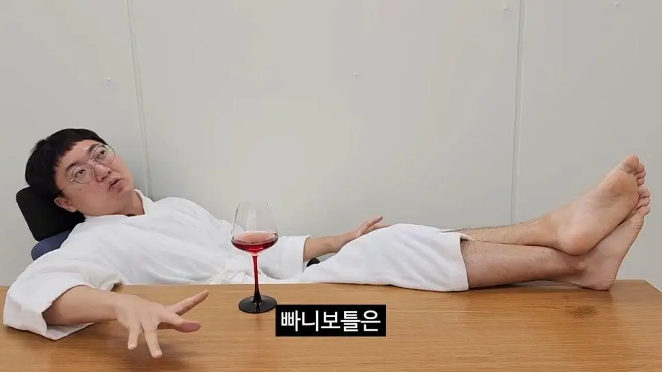 90만 구독자 기념 겸손인터뷰 진행한 충주맨_036