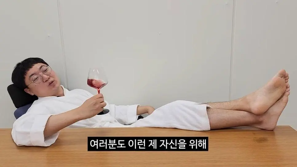 90만 구독자 기념 겸손인터뷰 진행한 충주맨_040